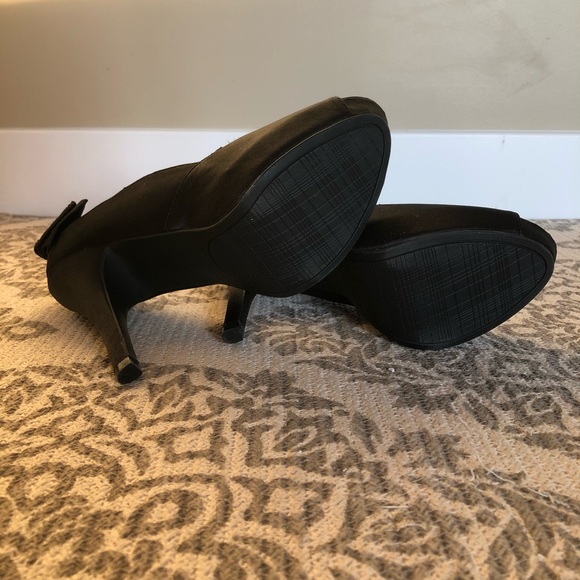 Jolie Satin Bow High Heels - Picture 6 of 6